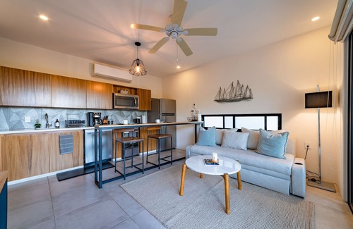 R Condo | Modern condo in cetral location