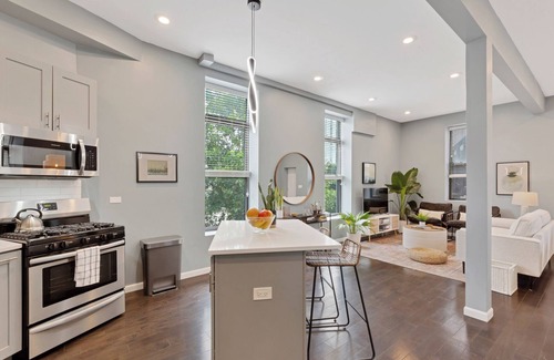 Near West Side House | Modern Condo Oasis in the Heart of Chicago