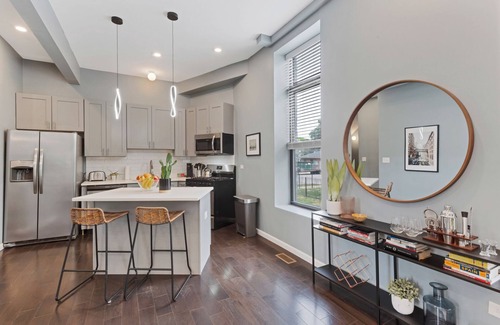 Near West Side House | Modern Condo Oasis in the Heart of Chicago