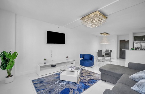 West Avenue Condo | Modern condo, Prime location Miami Beach