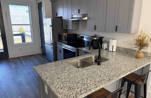 Dalton Condo | Modern Condo Steps Away From Downtown Dalton- 2 Bedroom, 2.5 Bath