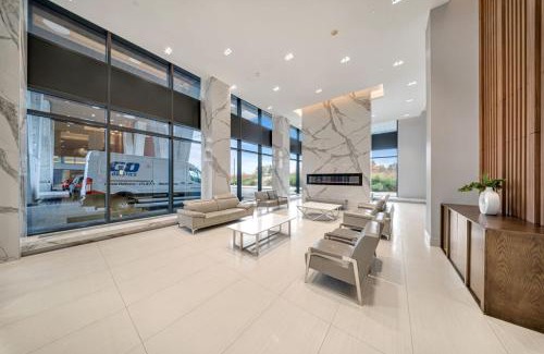 Humber Bay Shores Apartment | Modern Condo with Balcony, Gym and Free Parking