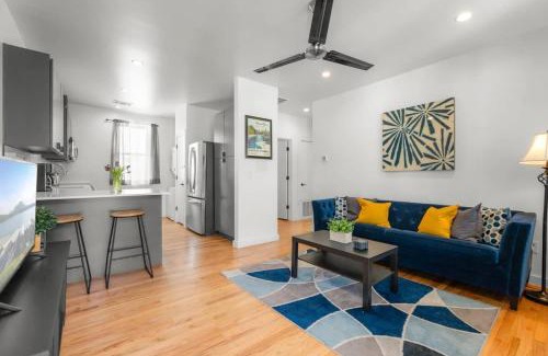 East Cesar Chavez Apartment | Modern Condo with Parking - B