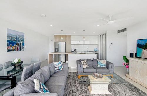 Southport Apartment | Modern Contemporary Southport Apartment - CoastHM
