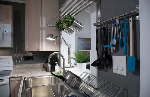 Lake Panasoffkee House | Modern Conveniences with Old Florida Charm