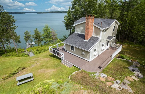 Harpswell House | Modern cottage beautifully set on Wilson Cove with stunning westerly views