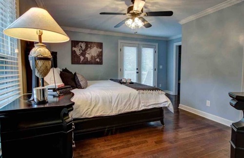Huntsville House | Modern Cottage/Close to DNTN/Self Check-In/Parking