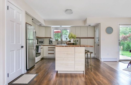 Brookhaven House | Modern Cottage in Bellport with Pool