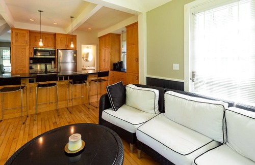 Brunswick House | Modern cottage nestled on the eastern shore of Mere Point in Brunswick