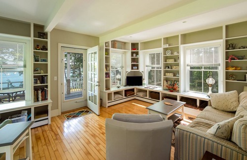 Brunswick House | Modern cottage nestled on the eastern shore of Mere Point in Brunswick