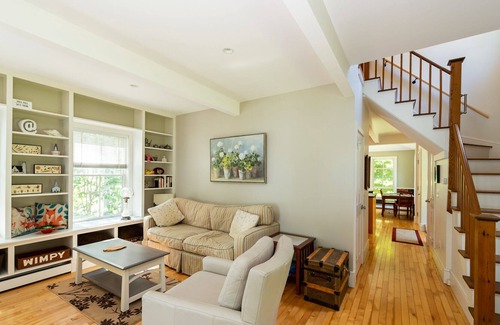 Brunswick House | Modern cottage nestled on the eastern shore of Mere Point in Brunswick