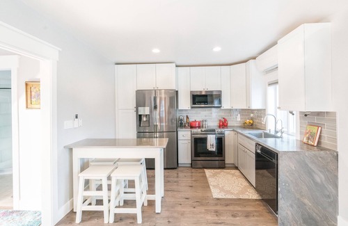 Napa Cottage | Modern Cottage with Private Dock and large yard on Napa River
