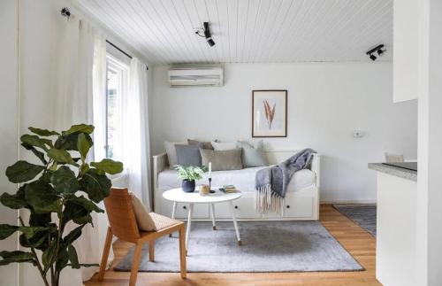Fagerdala House | Modern cottage with sunny terrace