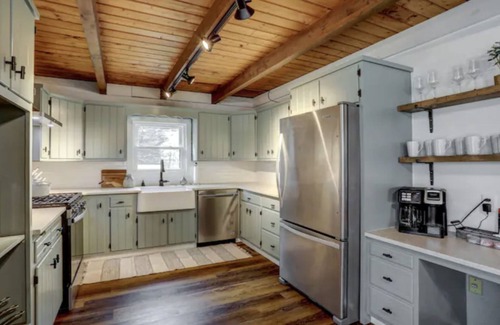 Bausman Cabin | Modern Country Cabin Minutes From Downtown