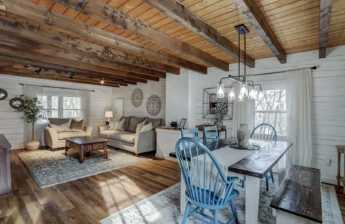 Bausman Cabin | Modern Country Cabin Minutes From Downtown