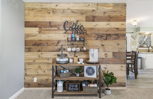 Muskogee House | Modern Country Gem/Huge Yard/Coffee Bar/King Bed