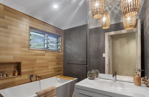 Mount Cotton House | Modern Country Homestead close to Theme Parks