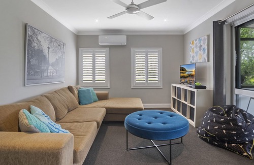 Mount Cotton House | Modern Country Homestead close to Theme Parks