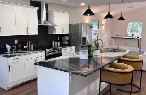 McNeil House | Modern Cousy and green home
