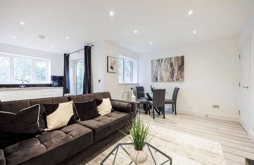 Southend-on-Sea Apartment | Modern & Cozy 1BR City Centre Nr High Street by Luxiety Stays