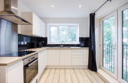 Southend-on-Sea Apartment | Modern & Cozy 1BR City Centre Nr High Street by Luxiety Stays