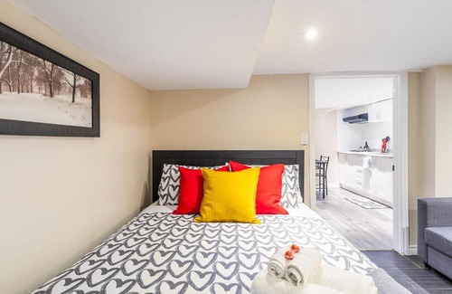 Earlscourt Apartment | Modern & Cozy 1BR Condo Unit - Heart Of St Clair West
