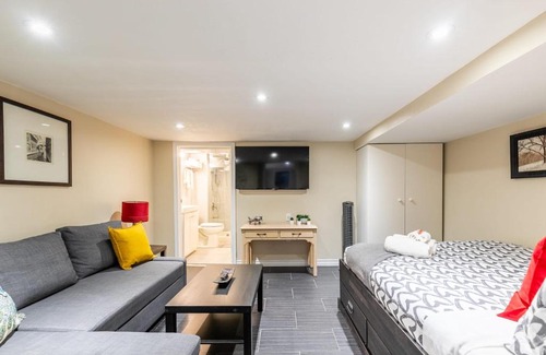 Earlscourt Apartment | Modern & Cozy 1BR Condo Unit - Heart Of St Clair West