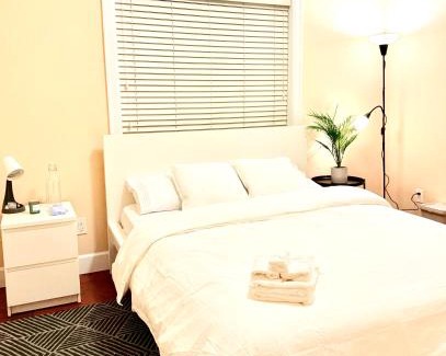 Renfrew-Collingwood House | Modern & Cozy 2-Bed Suite in Vancouver