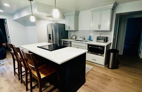 Daybreak Apartment | Modern Cozy 2-bedroom Apartment in awesome South Jordan with WiFi and Office!