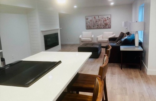 Daybreak Apartment | Modern Cozy 2-bedroom Apartment in awesome South Jordan with WiFi and Office!