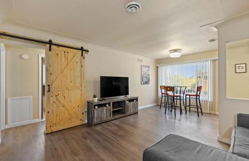 Shelby Township Apartment | Modern Cozy 2b apt in Shelby Twp