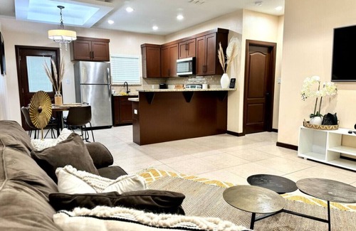 McAllen Apartment | Modern & Cozy - 3 bed Apt with Prime Loc!