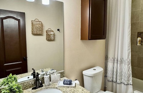 McAllen Apartment | Modern & Cozy - 3 bed Apt with Prime Loc!