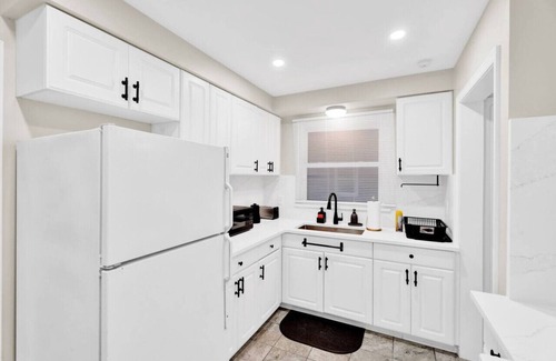 Royal Oak House | Modern cozy 4b bunglow in Royal