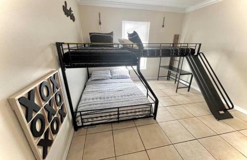 Poinciana House | Modern Cozy 5 Beds Private Getaway!