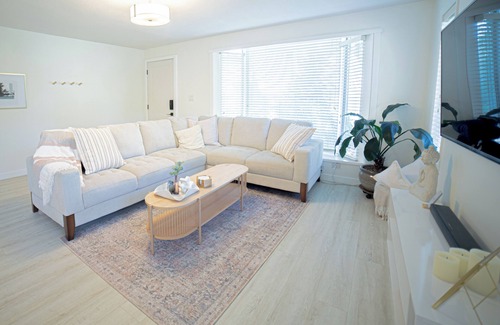 Sappertown House | Modern Cozy Family Home-3 bedroom, Free Parking-Walk to Restaurants-RC Hospital