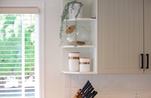 Sappertown House | Modern Cozy Family Home-3 bedroom, Free Parking-Walk to Restaurants-RC Hospital