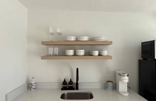 The Lakes Apartment | Modern & Cozy Guest Suite!