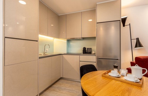 Santa Marinha Apartment | Modern & Cozy apartment, by the beach