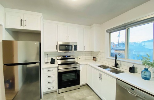 North Central Edmonton Apartment | Modern Cozy Retreat Close to Downtown