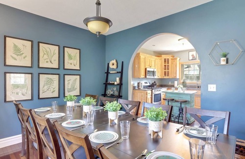 Crosby House | Modern & cozy - sleeps 12! Right at Trailhead