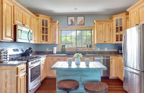 Crosby House | Modern & cozy - sleeps 12! Right at Trailhead