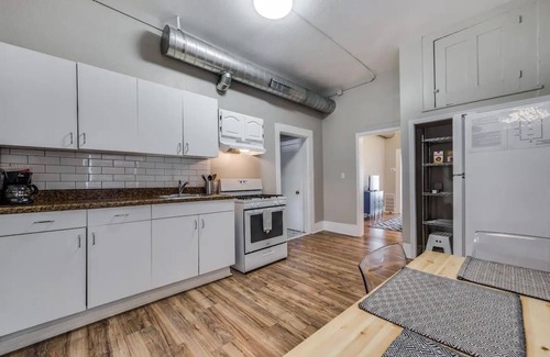 Midtown Apartment | Modern, Cozy & Spacious Downtown Apartment!