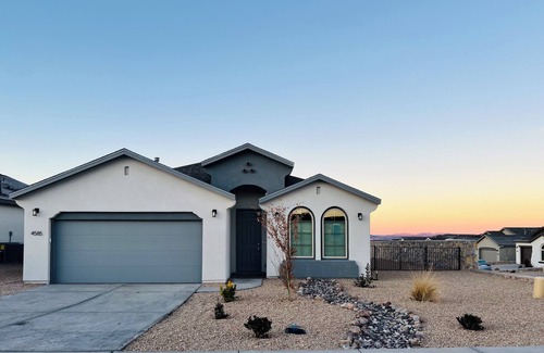Las Cruces House | Modern/Cozy Spacious 3 Bedroom Home