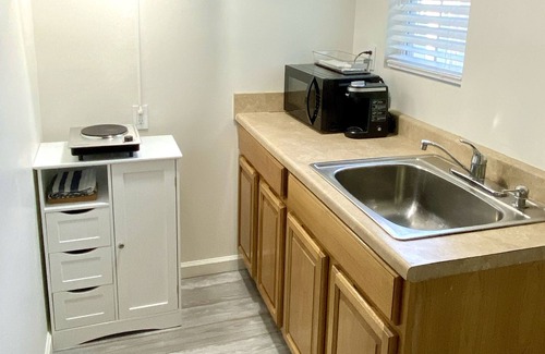 San Bruno Apartment | Modern cozy studio next to Airport