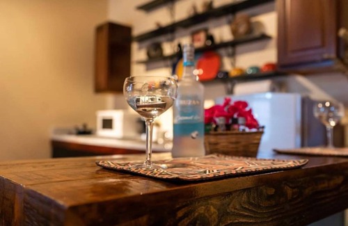 Charlotte Amalie Apartment | Modern Cozy Studio 🎨 Shopping 🛍Historical 10 minute drive to 🏖