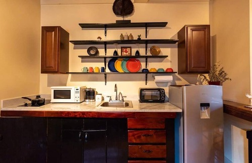 Charlotte Amalie Apartment | Modern Cozy Studio 🎨 Shopping 🛍Historical 10 minute drive to 🏖