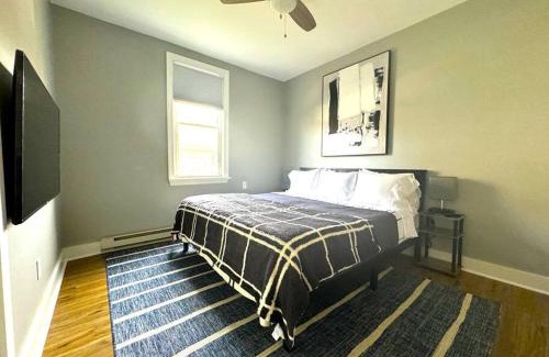 Wilmington Apartment | Modern cozy unit with King Bed