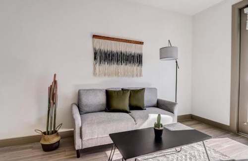 Tempe Apartment | Modern CozySuites on the Town Lake waterfront 18