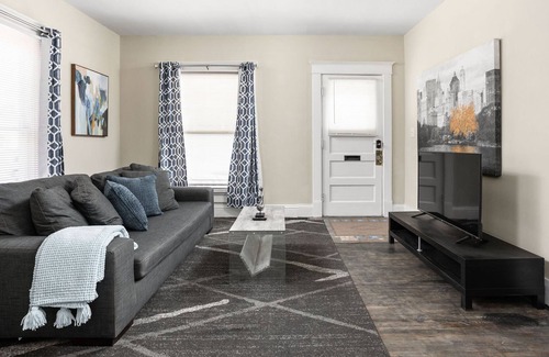 Crawfordsville Apartment | Modern Crawfordsville Retreat, Stay for Gen Con